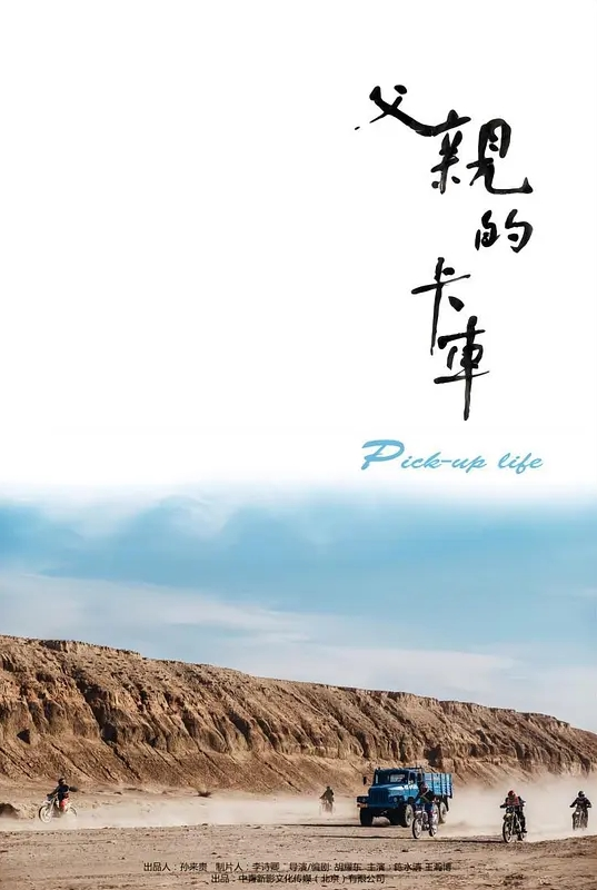 【偷拍抄底】美女SG躲在展台里扣B，内裤都破洞了！ - H色仓库